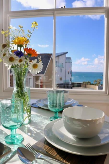Flip Flop Flat, Sea Views, Short Stroll To Beaches *