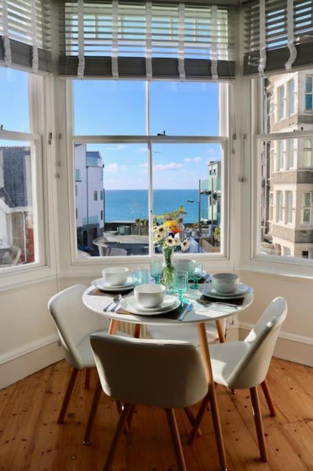 Flip Flop Flat, Sea Views, Short Stroll To Beaches Apartment *