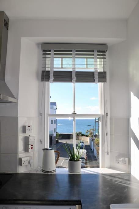 Flip Flop Flat, Sea Views, Short Stroll To Beaches Apartment