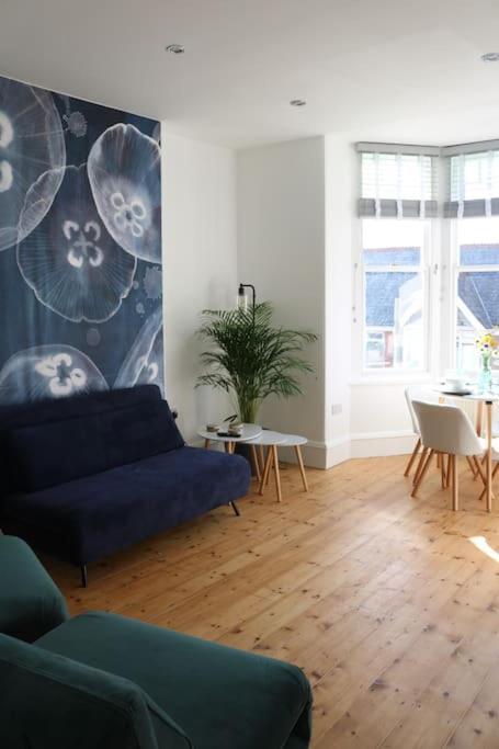 Flip Flop Flat, Sea Views, Short Stroll To Beaches *